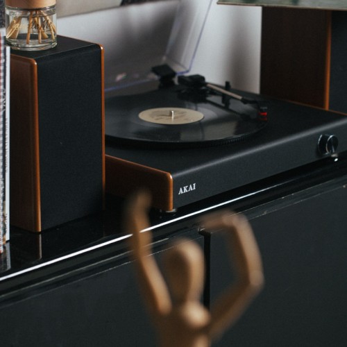 Akai Πικάπ ATT-240SP (110584-0043) με Bluetooth, USB και Ενσωματωμένα Ηχεία