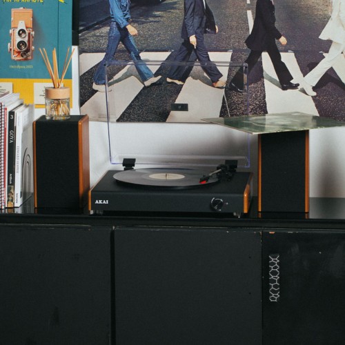 Akai Πικάπ ATT-240SP (110584-0043) με Bluetooth, USB και Ενσωματωμένα Ηχεία