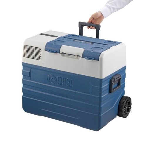 First Austria First Austria FA-5171 Τροχήλατο μπλε φορητό ηλεκτρικό ψυγείο θερμαντήρας με συμπιεστή, Bluetooth, USB-Out και οθόνη LED 230V/12V-43L καθαρά