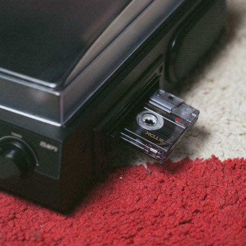 Akai Πικάπ ATT-15C  με Bluetooth, USB, SD, CD, AM/FM, AUX, REC, ενσωματωμένα ηχεία και προστατευτικό κάλυμμα