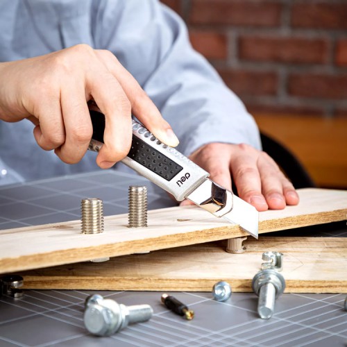 DELI DELI μεταλλικό κοπίδι με ασφάλεια DL4255, 18mm, ασημί